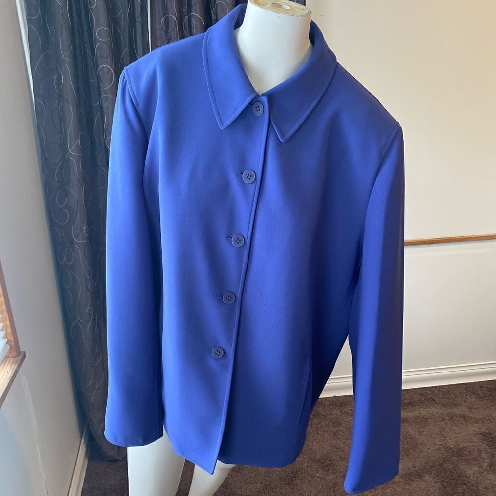 Jones New York Blue 5 button blazer, size 16